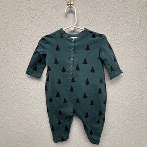 Hanna Andersson 3-6mo Forest Green Tree Print Onesie w Button Closures, EUC.